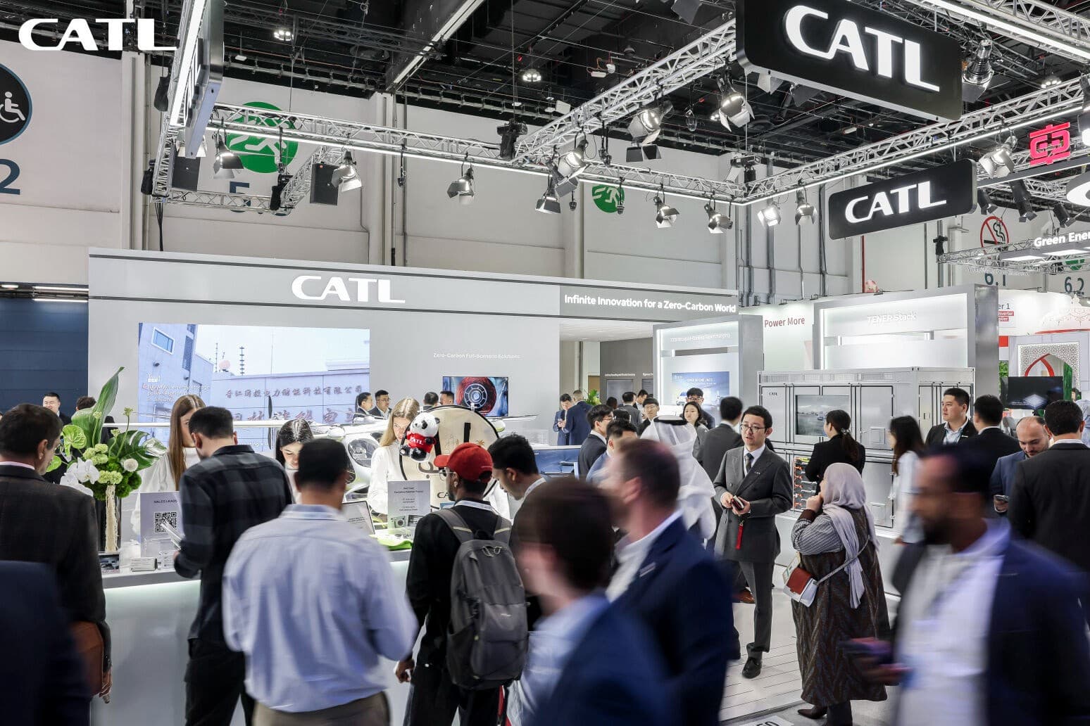 CATL raises nearly €4.3 billion in Hong Kong share sale