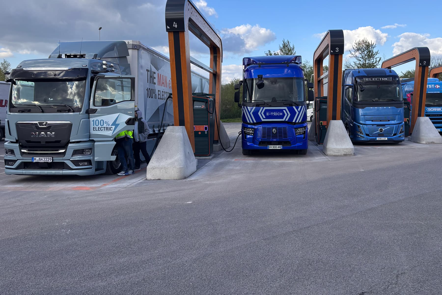 Four electric trucks test Milence corridor from Paris to Berlin